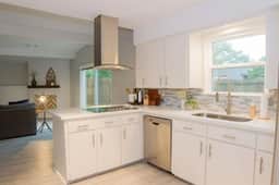 Charming 3/2 House with Pool & 1 Blk from Beach!