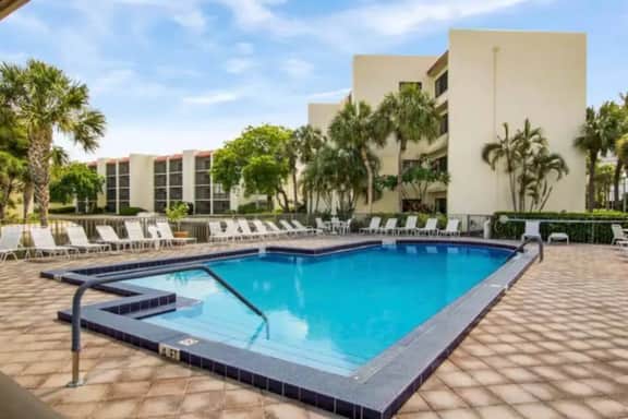 Sealofters 1BR Beachside Retreat