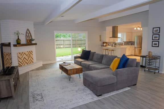Charming 3/2 House with Pool & 1 Blk from Beach!