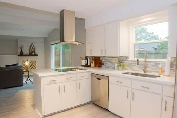 Charming 3/2 House with Pool & 1 Blk from Beach!